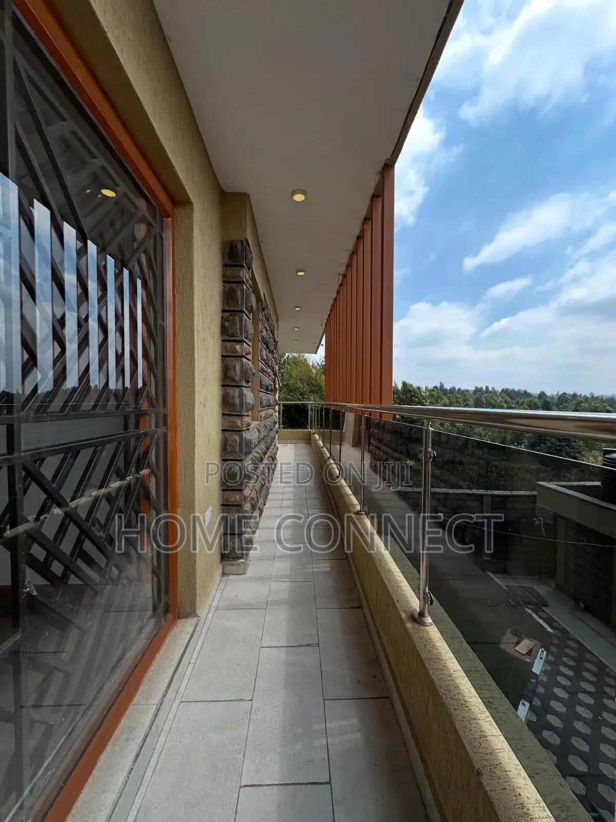 5bdrm Duplex in Munyonyo, Central Division for sale