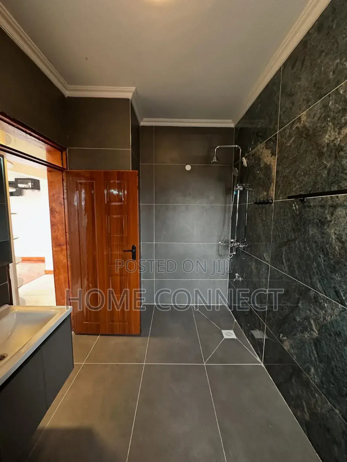 5bdrm Duplex in Munyonyo, Central Division for sale