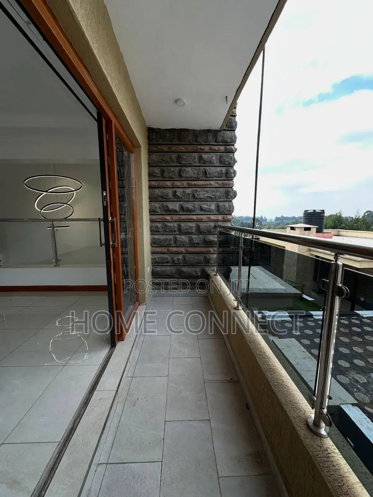 5bdrm Duplex in Munyonyo, Central Division for sale