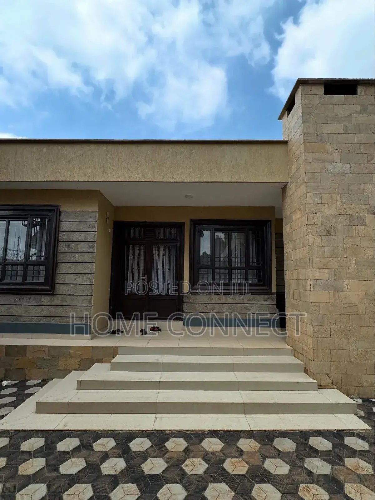5bdrm Duplex in Munyonyo, Central Division for sale