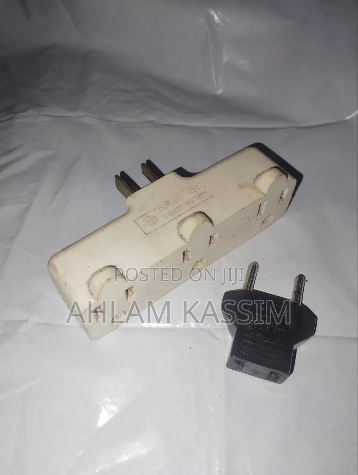 One to Three Electrical Plug Outlet Triplicator