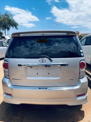 Toyota Corolla Rumion 2012 Silver