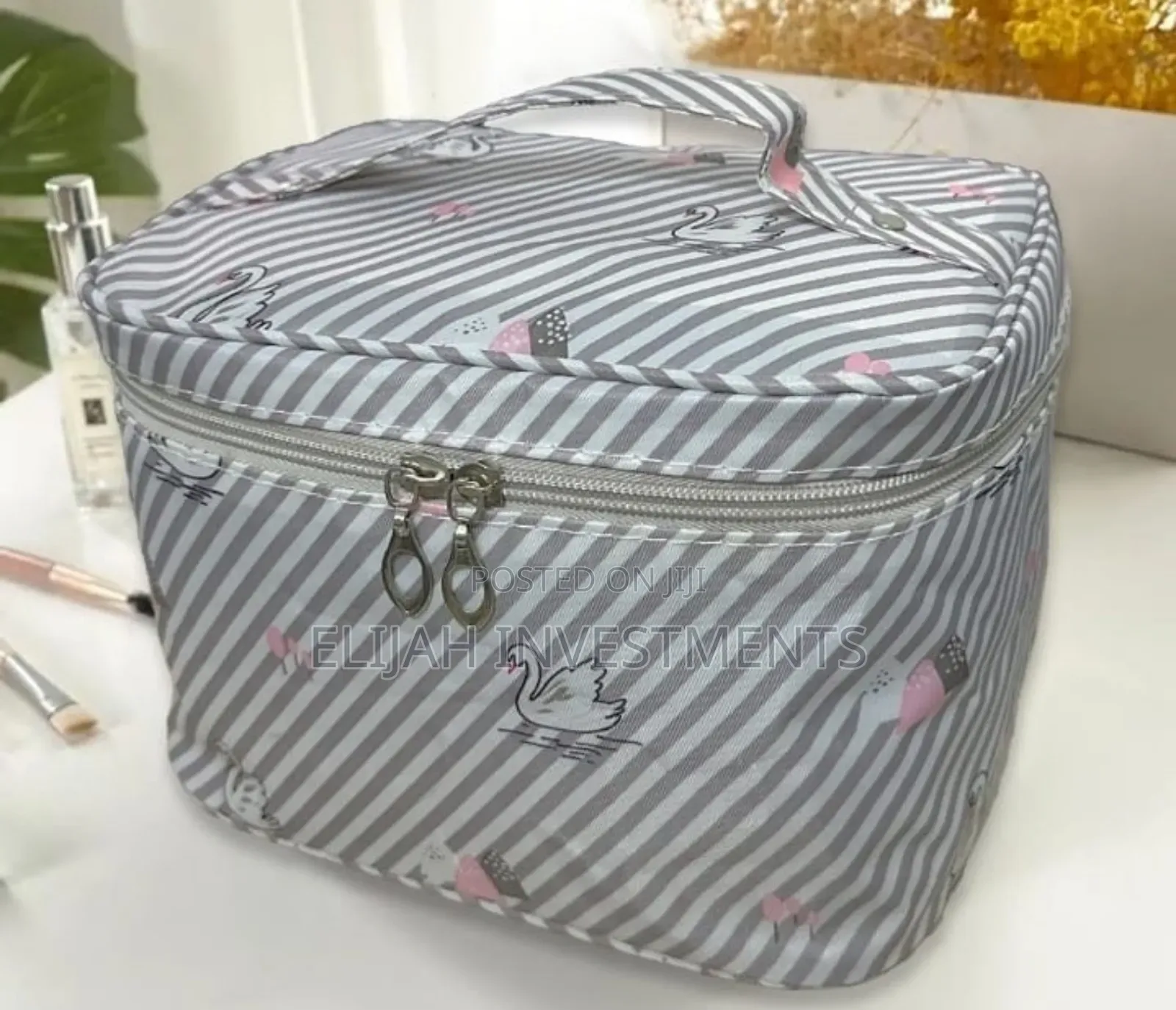 New Waterproof Make Up and Cosmetics Travel Storage Bag