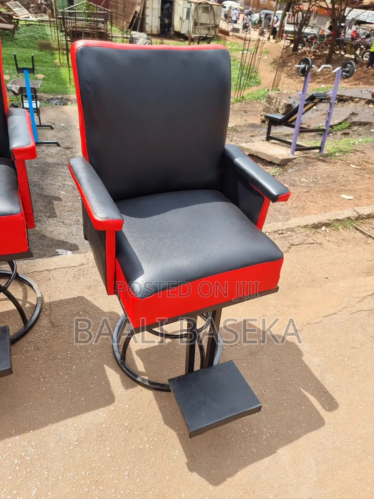 Peaceful Salon Chair/Relaxing Barber Chairs
