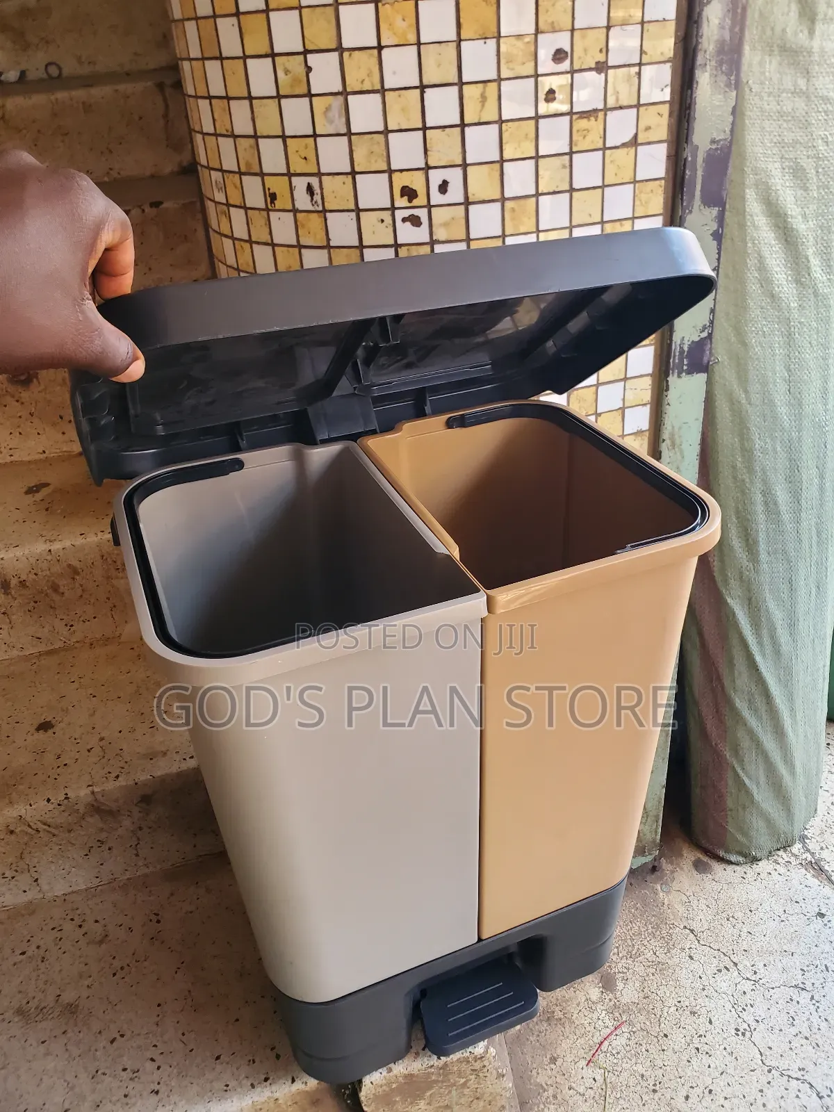 5.55 Gallon Indoor Plastic Dust Bin Plastic Dust Bin