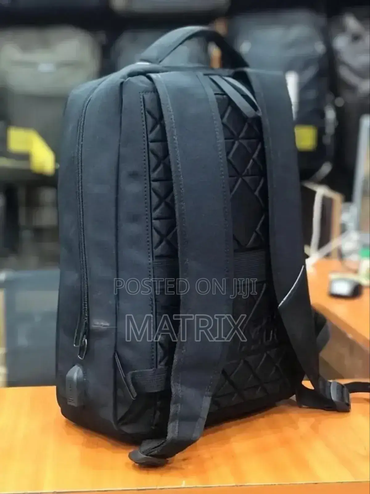 Ponasoo Laptop Bag.
