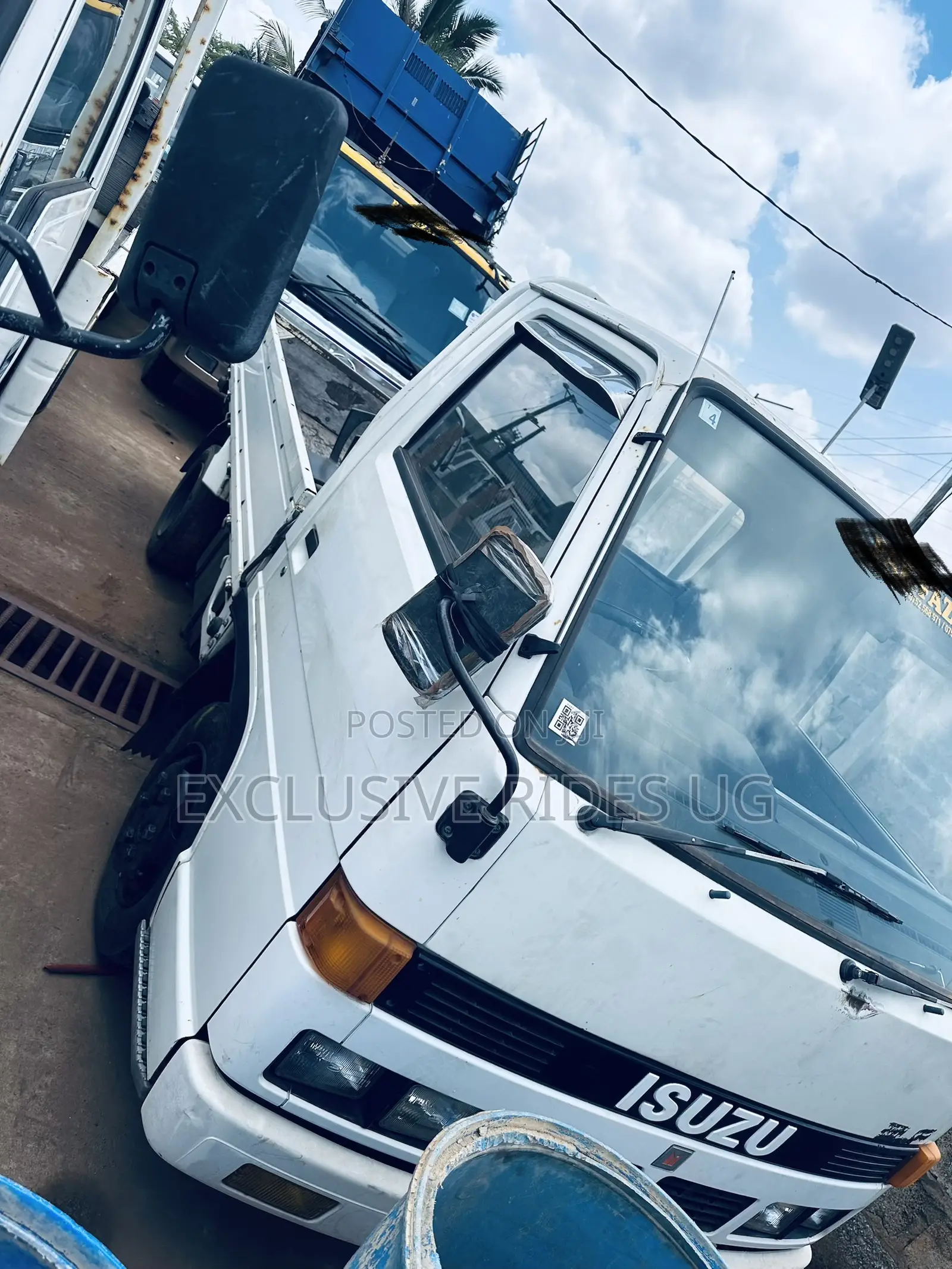 Mitishubishi Isuzu Elf