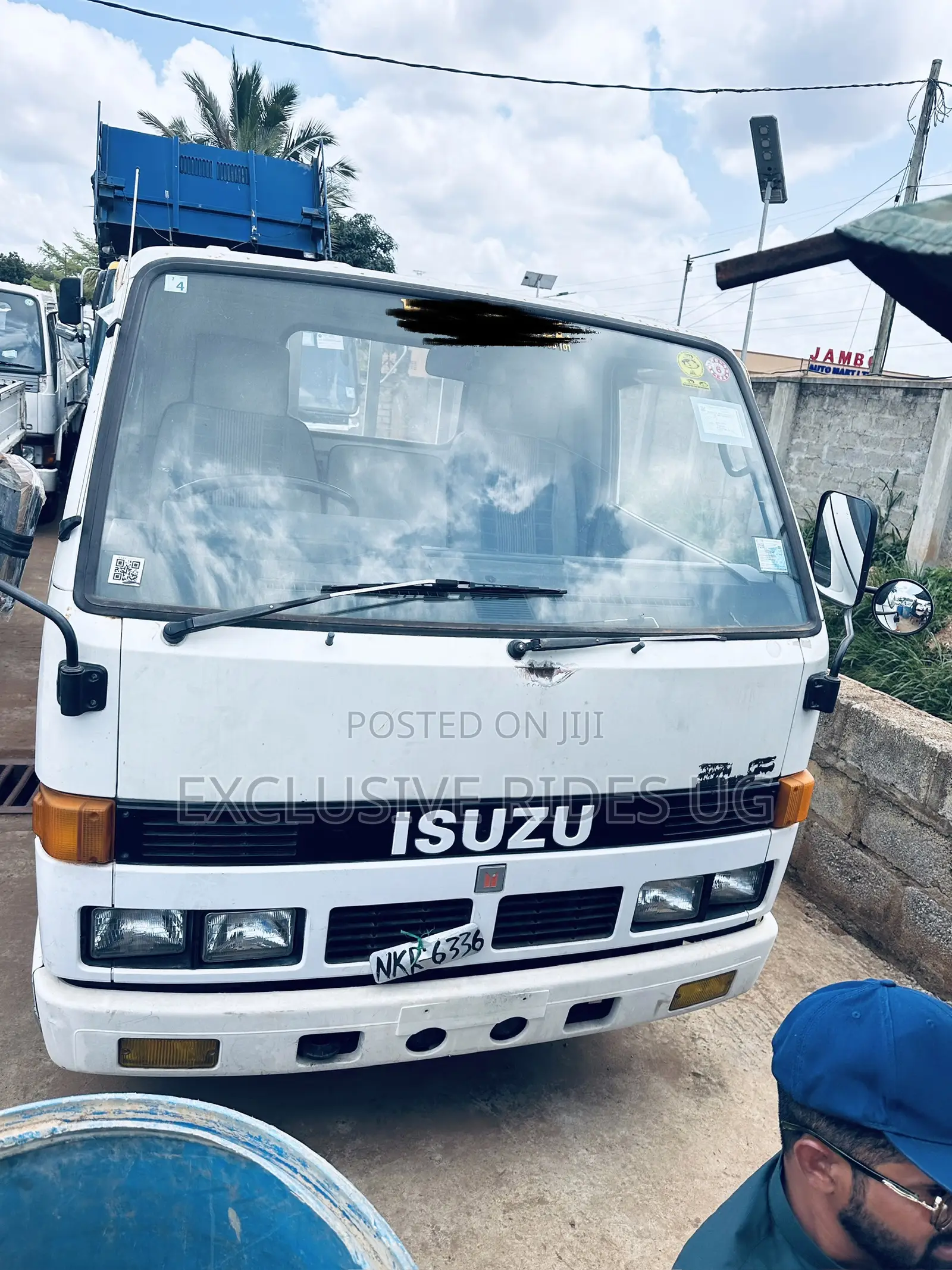Mitishubishi Isuzu Elf