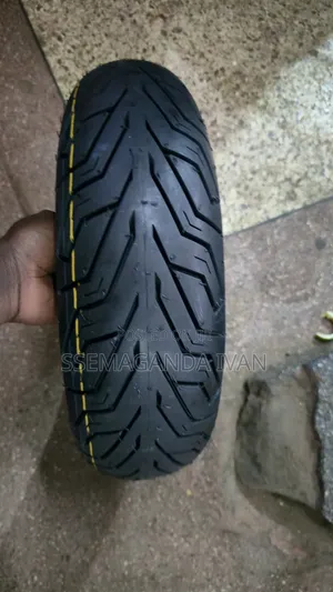 120/90-10 Tubeless Tyres