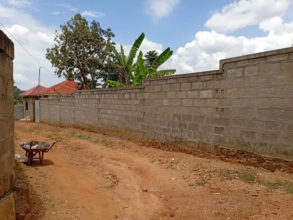 Land for Sale in Kakindu, Entebbe Road