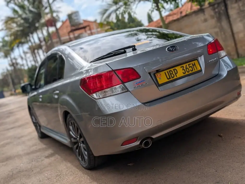 Subaru Legacy 2010 Silver