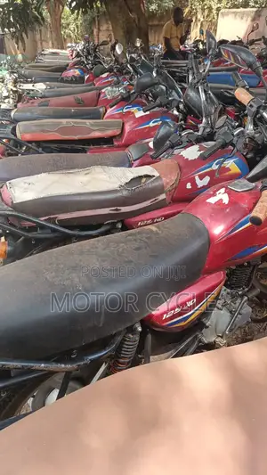 TVS HLX 125 2023 Red