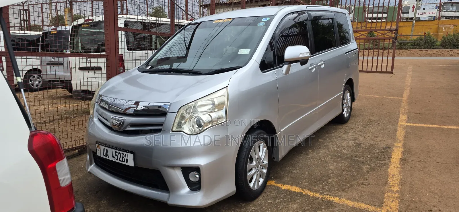 Toyota Noah 2011 Silver