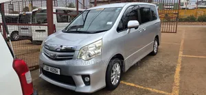 Toyota Noah 2011 Silver