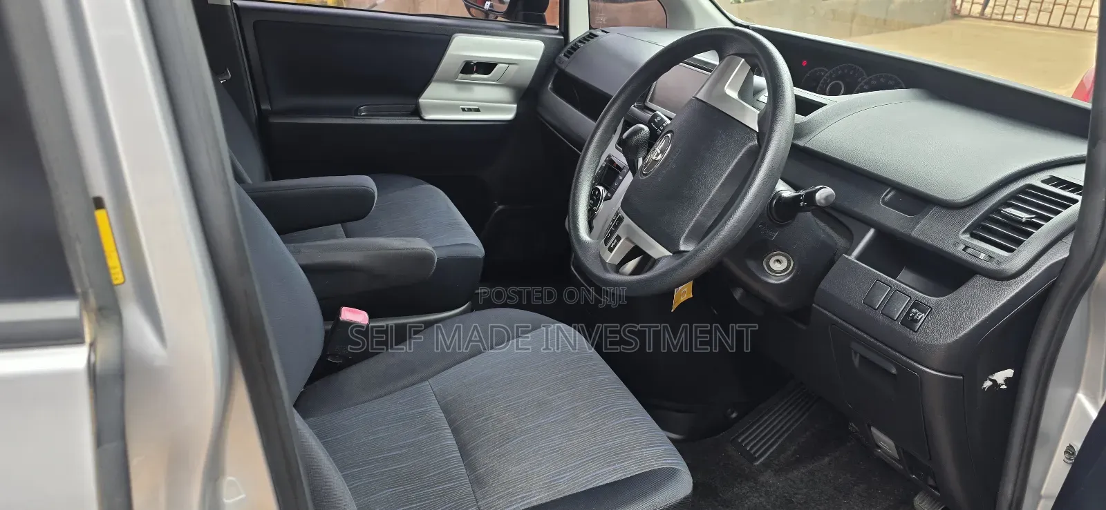 Toyota Noah 2011 Silver