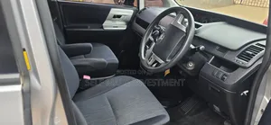 Toyota Noah 2011 Silver