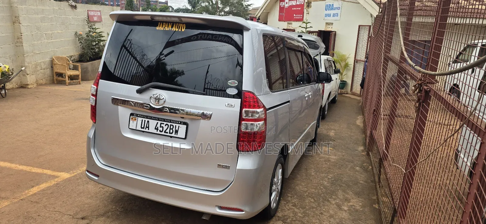 Toyota Noah 2011 Silver