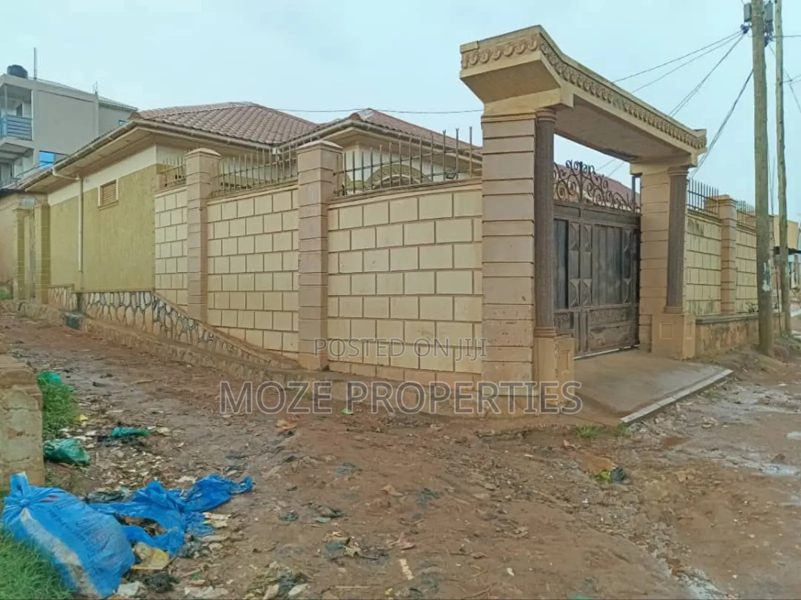 3bdrm Bungalow in Bweyogerere Kiwanga, Central Division for sale
