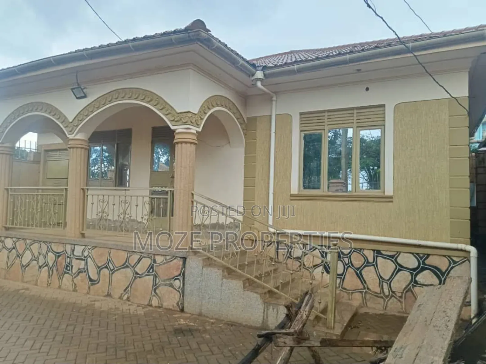 3bdrm Bungalow in Bweyogerere Kiwanga, Central Division for sale