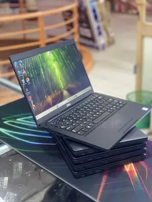 Laptop Dell Latitude 7390 16GB Intel Core I5 SSHD (Hybrid) 256GB