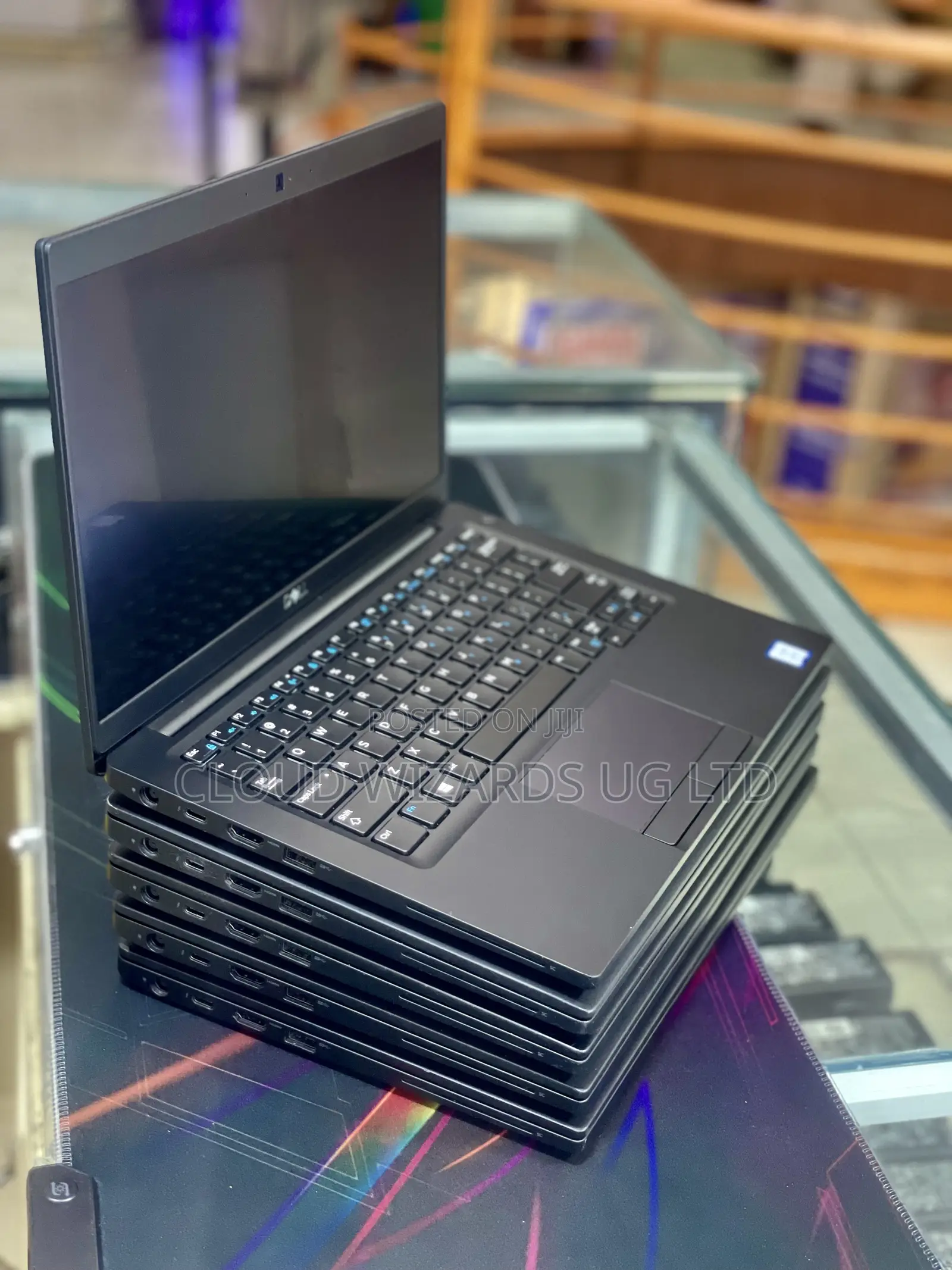 Laptop Dell Latitude 7390 8GB Intel Core I5 SSHD (Hybrid) 256GB