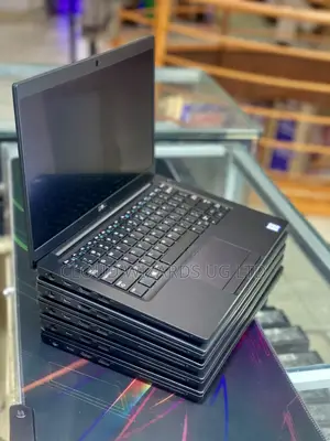 Laptop Dell Latitude 7390 8GB Intel Core I5 SSHD (Hybrid) 256GB