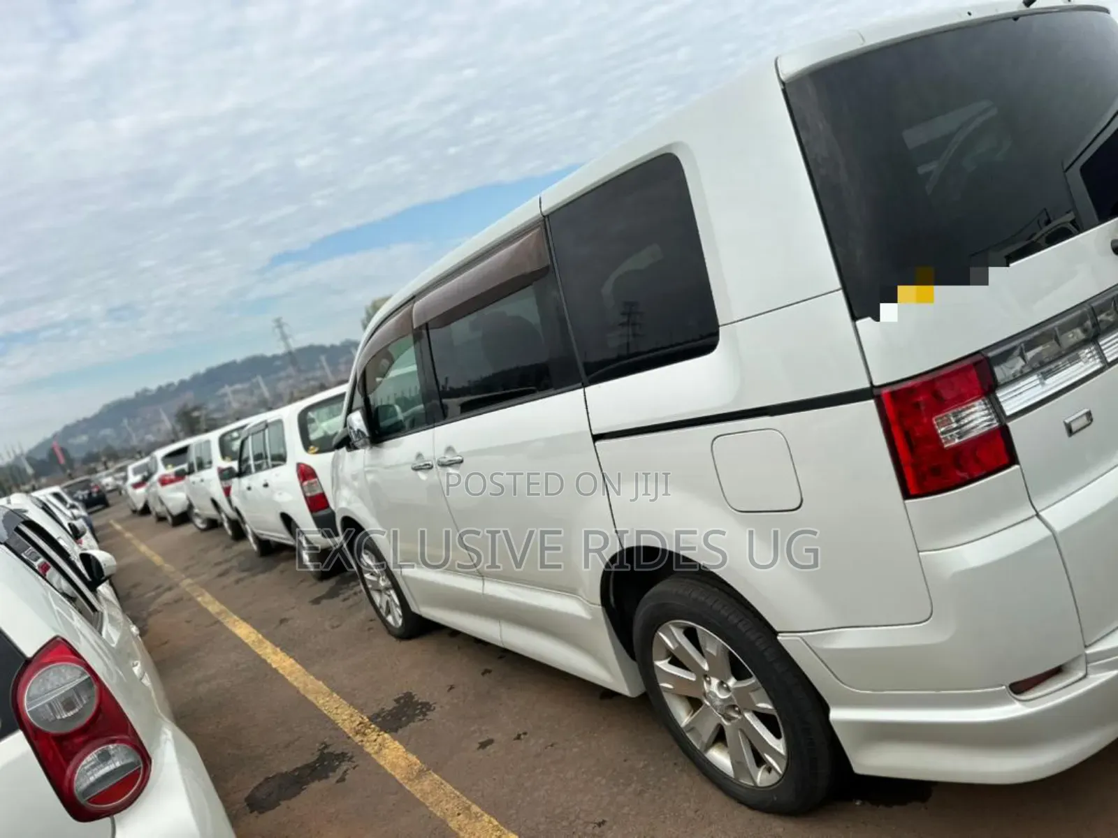 Mitsubishi Delica 2012 White