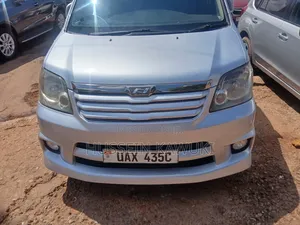 Toyota Noah 2004 Silver