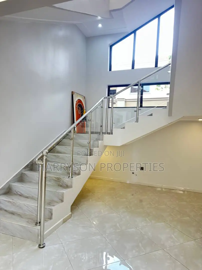 6bdrm Mansion in Bwebajja, Katabi for sale