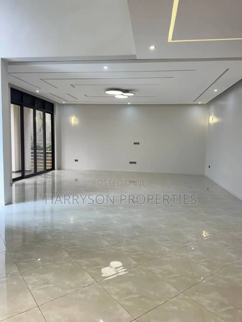 6bdrm Mansion in Bwebajja, Katabi for sale