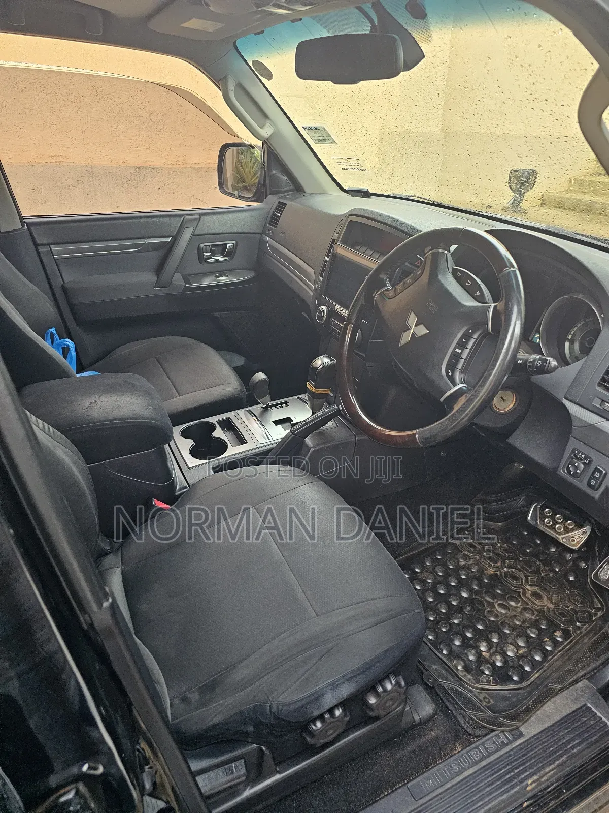 Mitsubishi Pajero 3.0 2010 Black