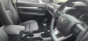 Toyota Hilux 2021 White