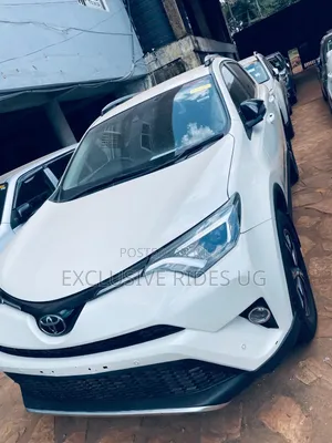 Toyota RAV4 Limited FWD (2.5L 4cyl 6A) 2017 White