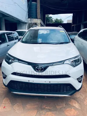 Toyota RAV4 Limited FWD (2.5L 4cyl 6A) 2017 White