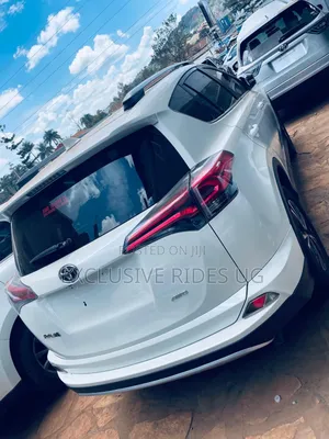 Toyota RAV4 Limited FWD (2.5L 4cyl 6A) 2017 White