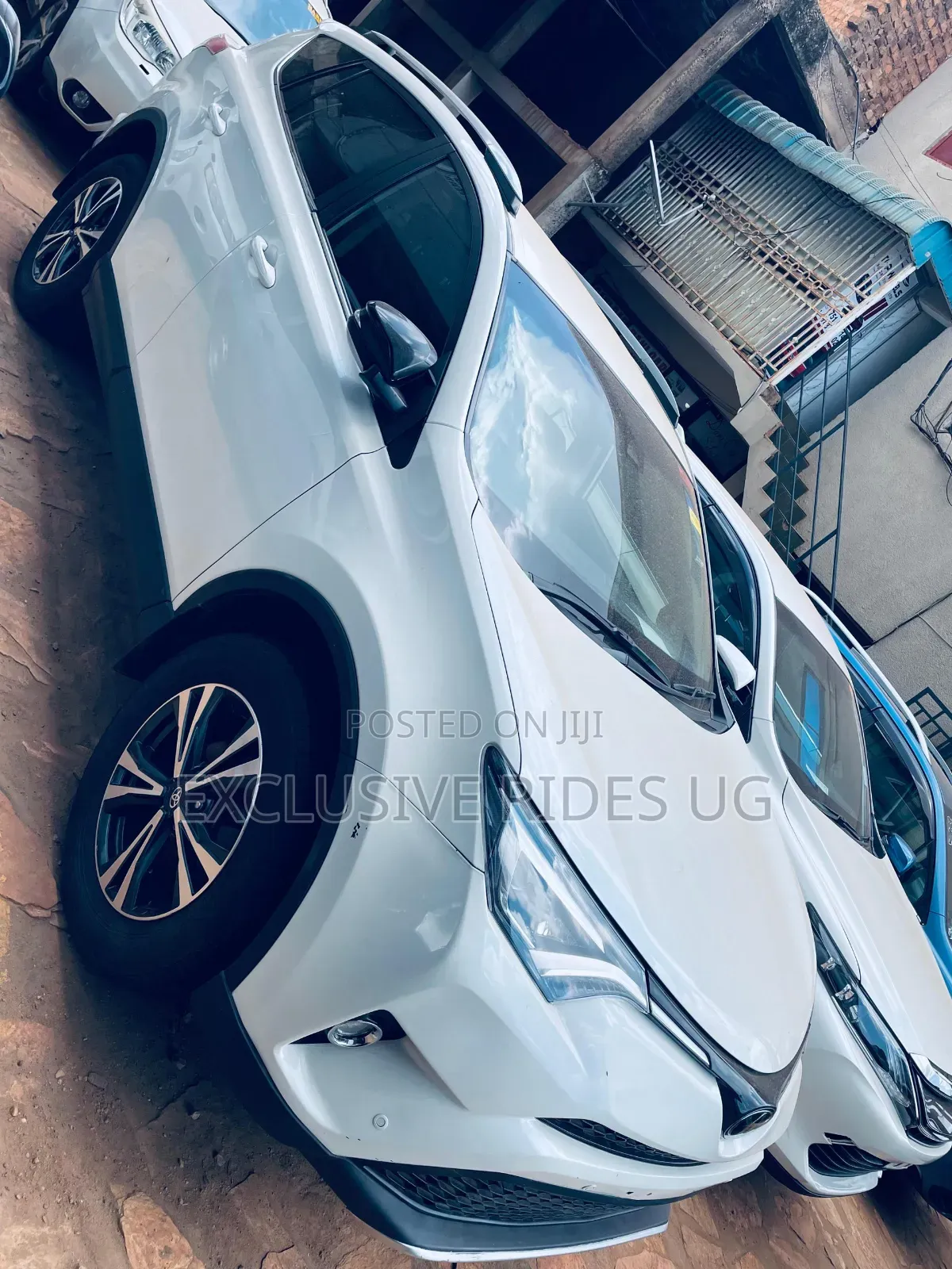 Toyota RAV4 Limited FWD (2.5L 4cyl 6A) 2017 White