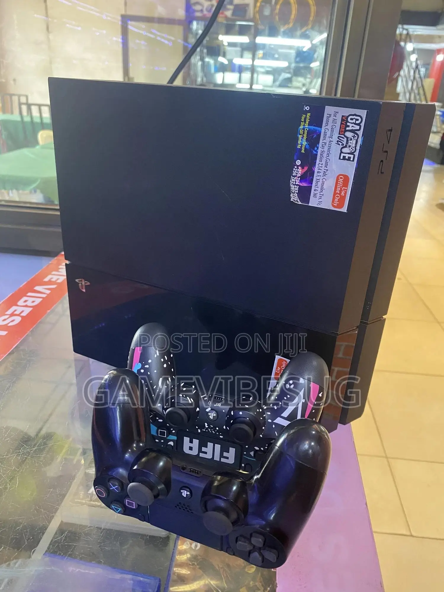 Playstation 4 Standard With 2pads and 10games