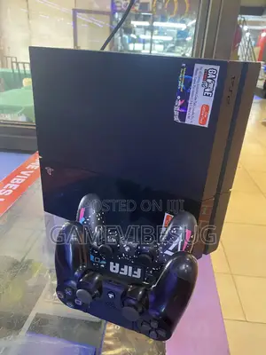 Playstation 4 Standard With 2pads and 10games