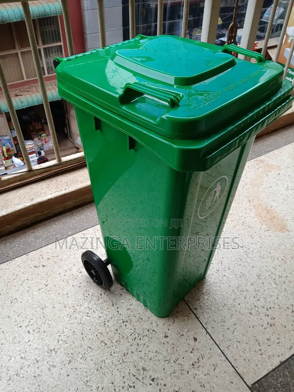 120litres Plastic Outdoor Dustbin or Waste Bin With Wheels