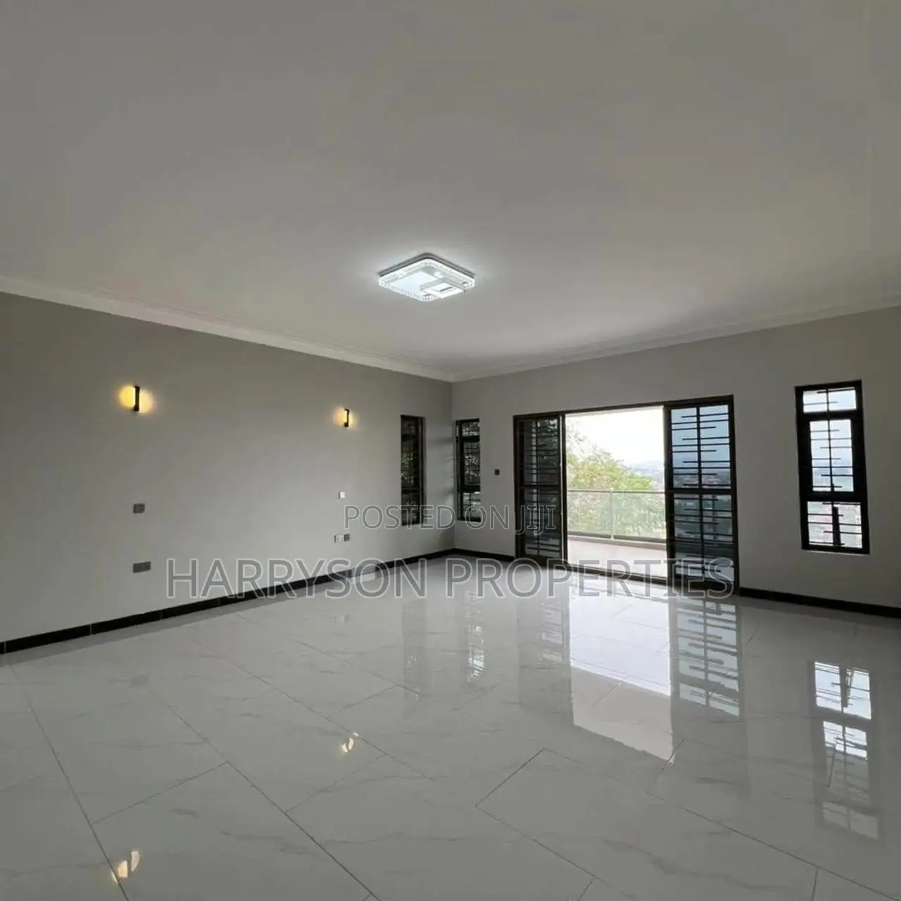 7bdrm Mansion in Kyanja, Central Division for sale