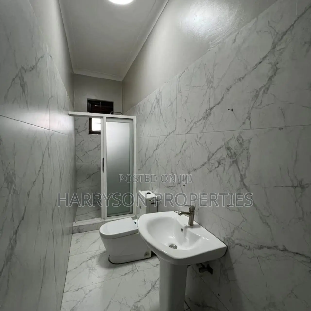 7bdrm Mansion in Kyanja, Central Division for sale