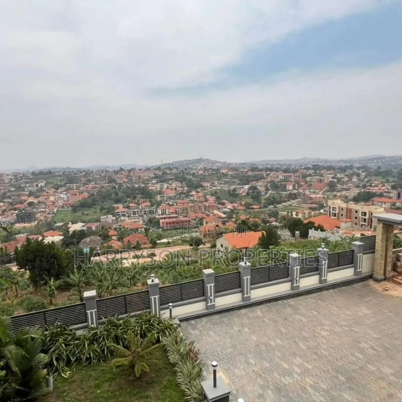 7bdrm Mansion in Kyanja, Central Division for sale