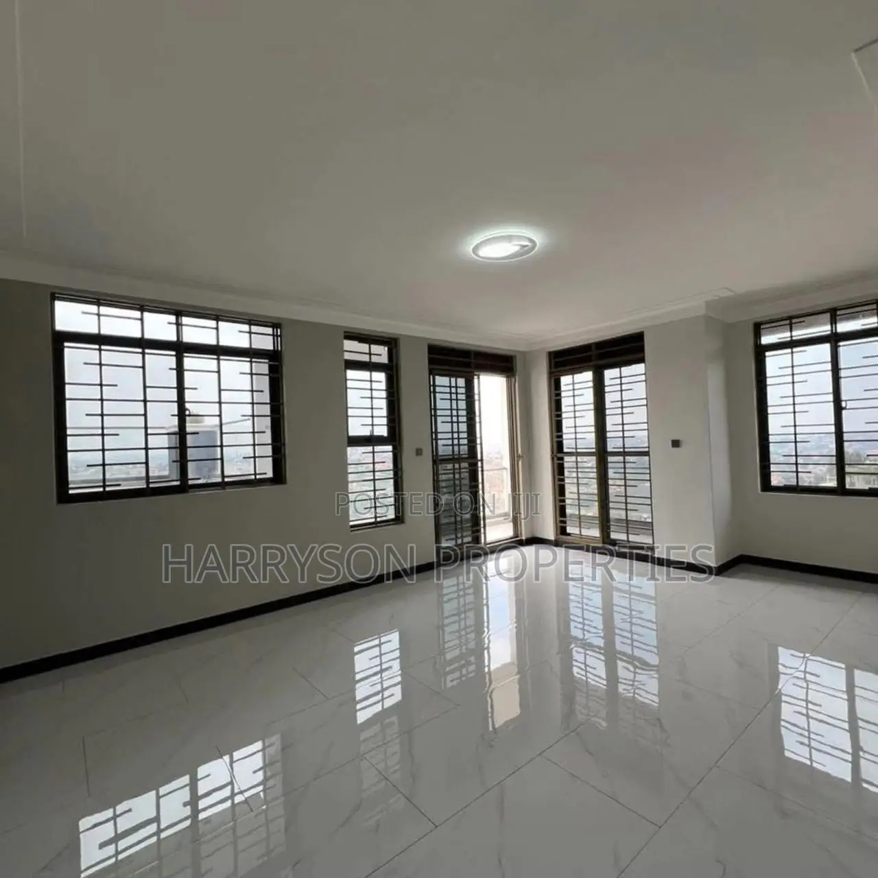 7bdrm Mansion in Kyanja, Central Division for sale
