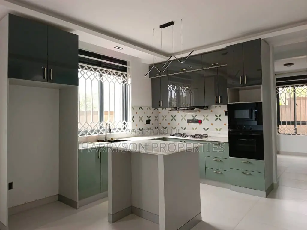 3 Unit Apartment