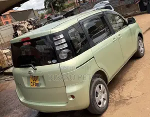 Toyota Sienta 1.5 AWD 2009 Green