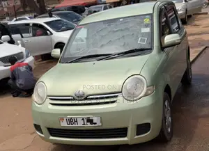 Toyota Sienta 1.5 AWD 2009 Green