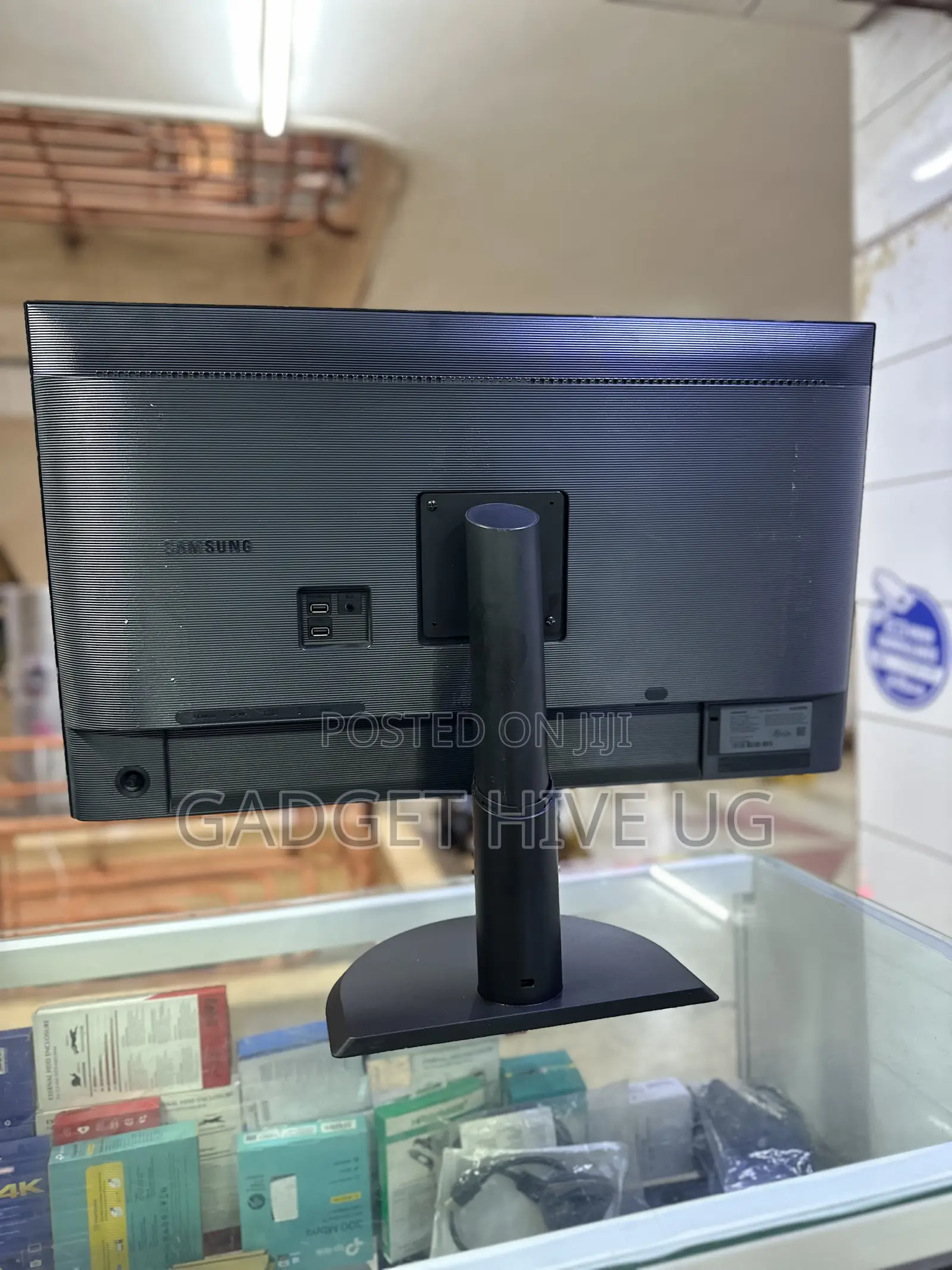  32” Monitors Samsung