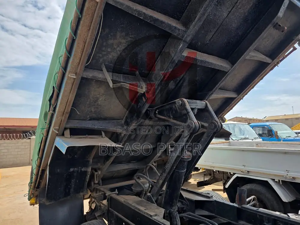 Hino Tipper