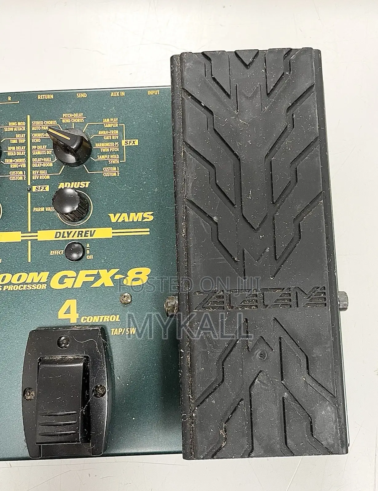 Zoom GFX-8 Guitar Multi-Effects Processor Pedalboard