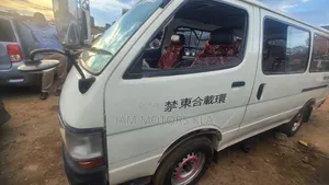 Toyota HiAce 2003 White